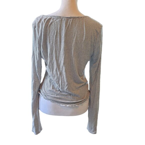 Aqua Women's Black White Striped Roughing Front long Sleeved Top size Large - Picture 9 of 13
